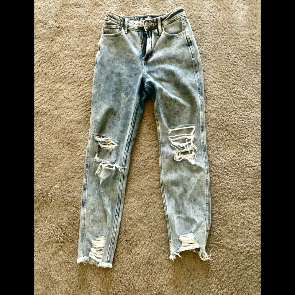 Hollister Ultra High Rise Mom Jeans
